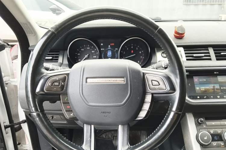 Used Land Rover Range Evoque 2018 240 PS SE Smart Brilliance Edition Steering Wheel