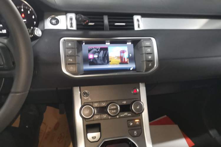 Used Land Rover Range Evoque 2018 240PS PURE Style Edition Audio And AC Panel