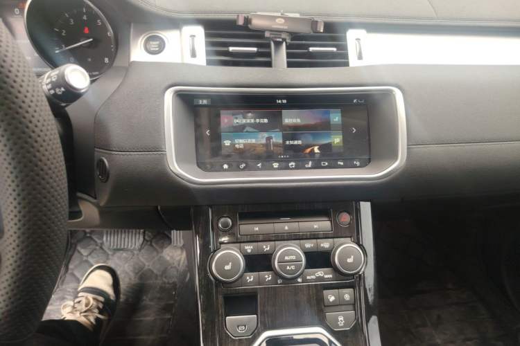Used Land Rover Range Evoque 2018 240 PS SE Smart Brilliance Edition Audio And AC Panel