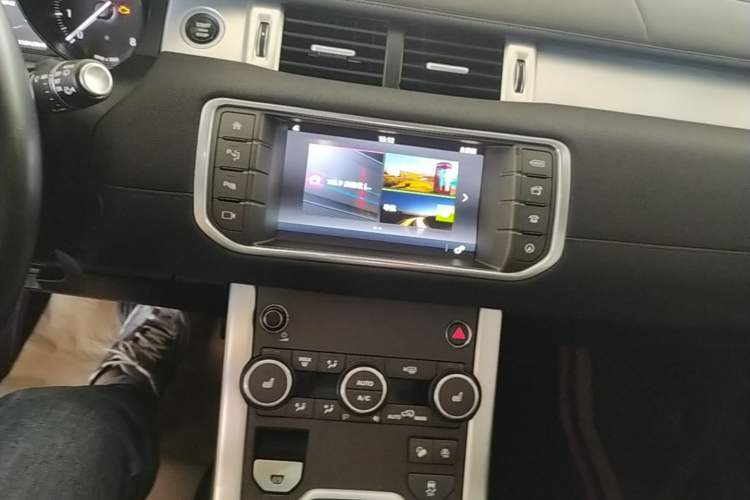 Used Land Rover Range Evoque 2018 240PS PURE Style Edition Audio And AC Panel