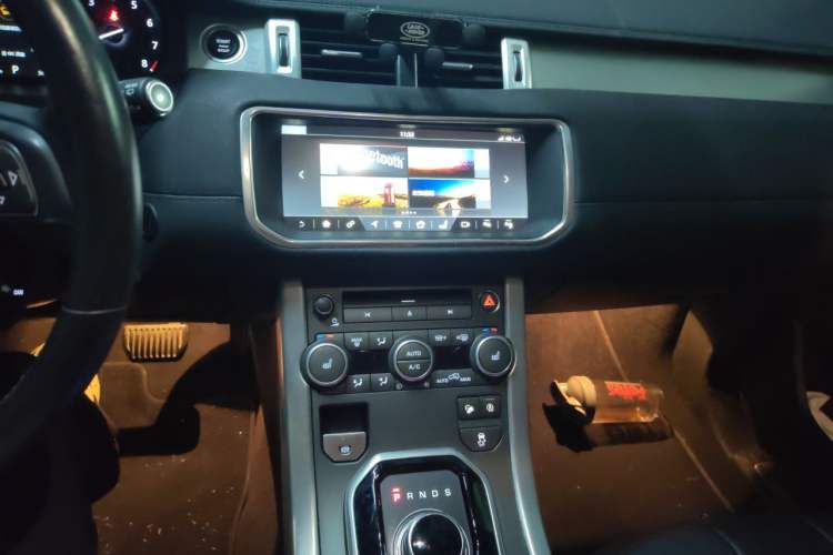 Used Land Rover Range Evoque 2018 240 PS SE Smart Brilliance Edition Audio And AC Panel