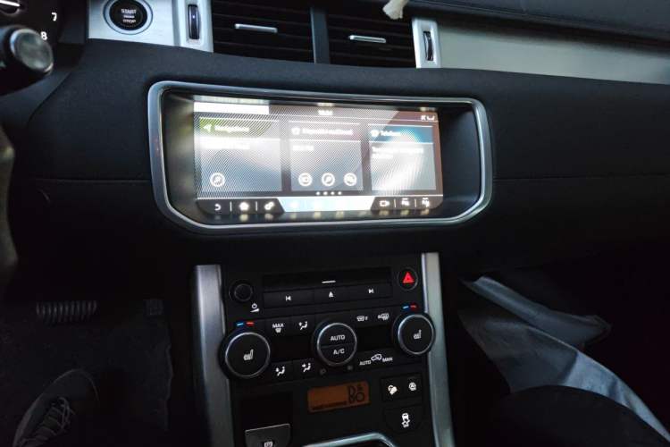 Used Land Rover Range Evoque 2018 240 PS SE Smart Brilliance Edition Audio And AC Panel