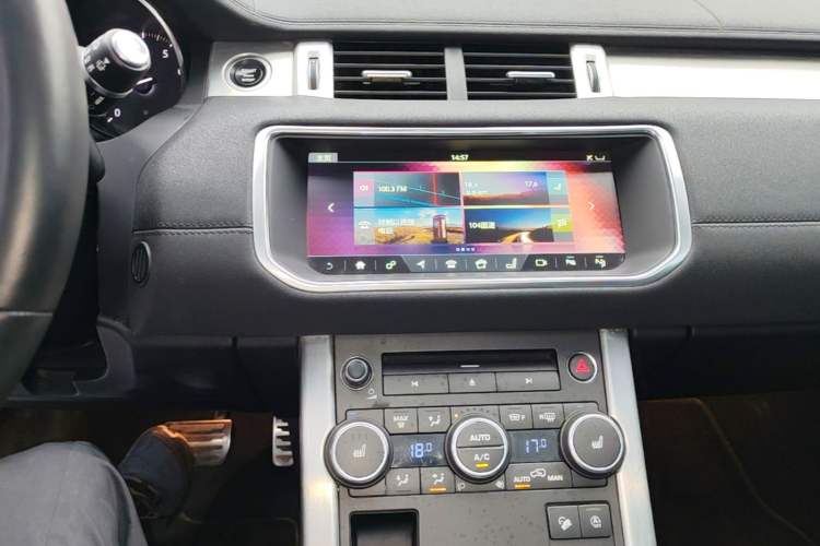 Used Land Rover Range Evoque 2018 240 PS SE Smart Brilliance Edition Audio And AC Panel