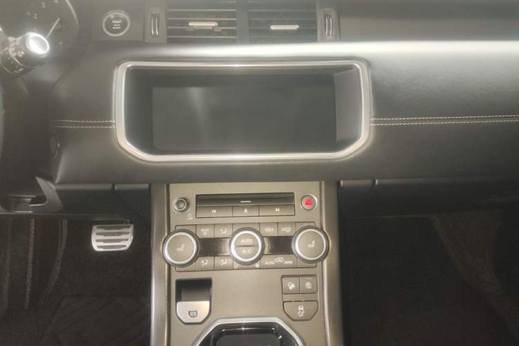 Used Land Rover Range Evoque 2018 240 PS HSE DYNAMIC All-Wheel Drive Edition Audio And AC Panel