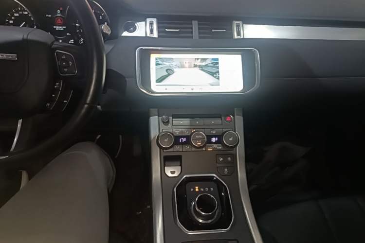 Used Land Rover Range Evoque 2018 240 PS SE Smart Brilliance Edition Audio And AC Panel