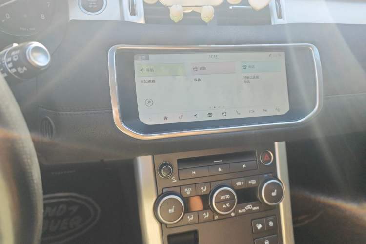 Used Land Rover Range Evoque 2018 240 PS SE Smart Brilliance Edition Audio And AC Panel