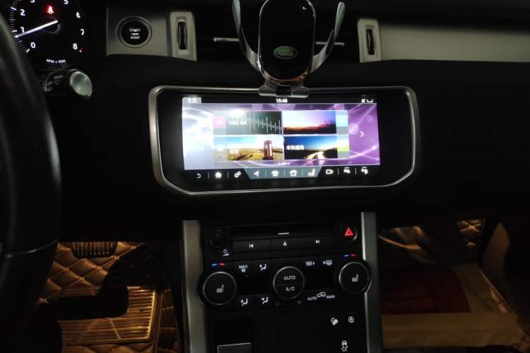 Used Land Rover Range Evoque 2018 240 PS SE Smart Brilliance Edition Audio And AC Panel