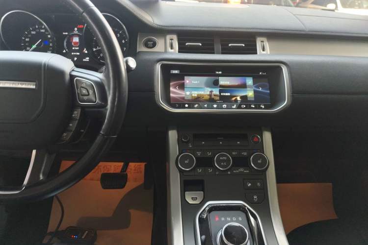 Used Land Rover Range Evoque 2018 240 PS SE Smart Brilliance Edition Audio And AC Panel