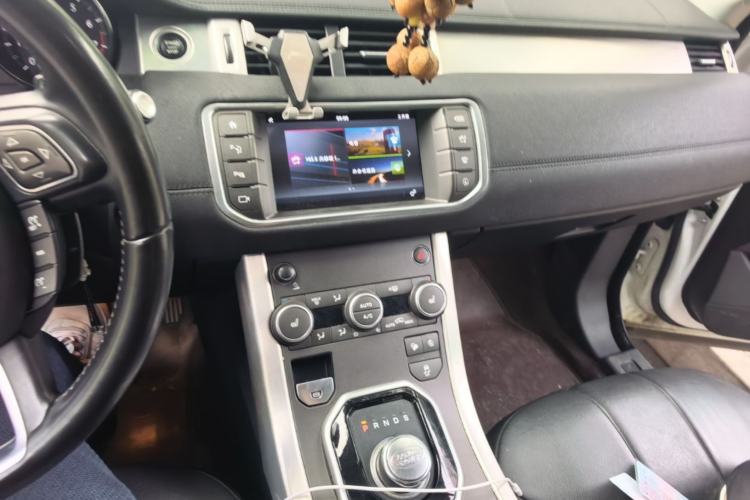 Used Land Rover Range Evoque 2018 240PS PURE Style Edition Audio And AC Panel