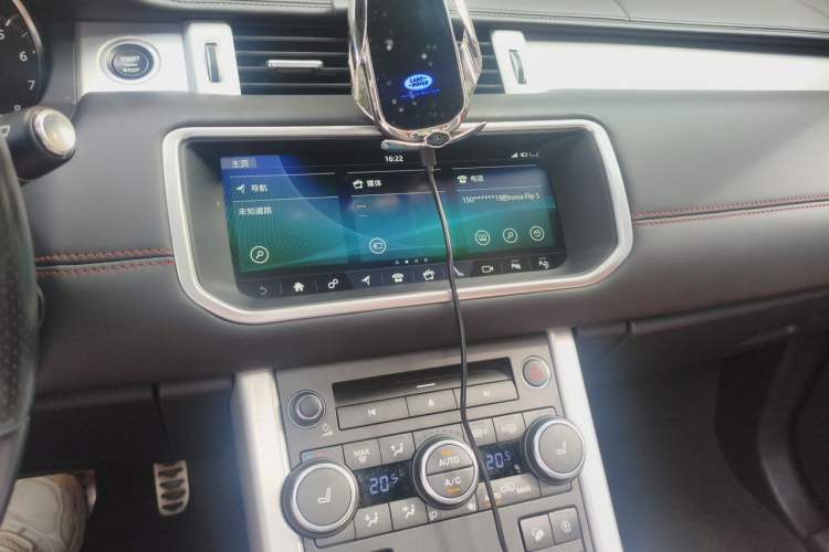 Used Land Rover Range Evoque 2018 240 PS HSE DYNAMIC Convertible Audio And AC Panel