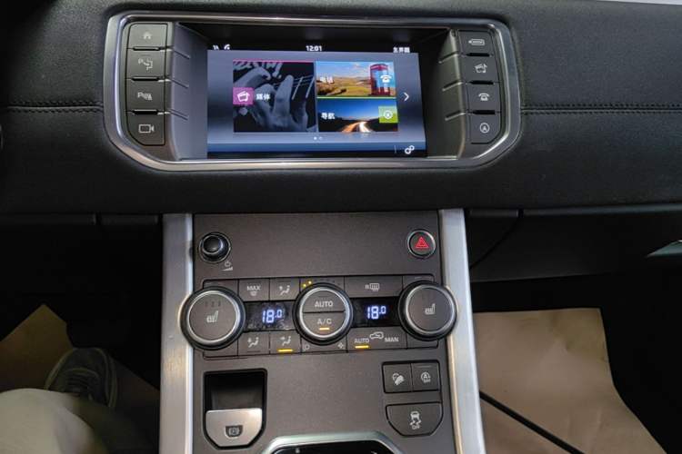 Used Land Rover Range Evoque 2018 240PS PURE Style Edition Audio And AC Panel
