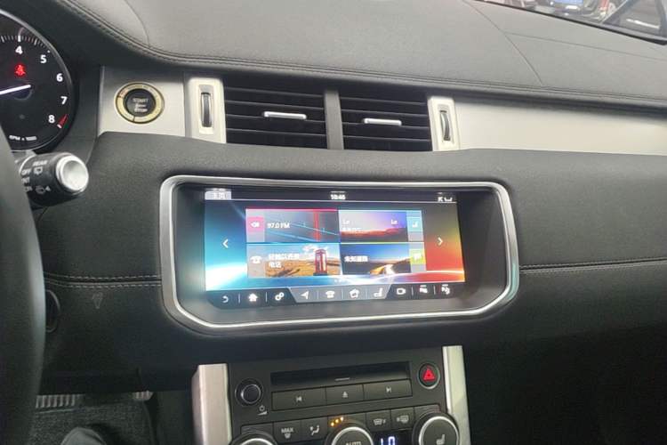 Used Land Rover Range Evoque 2018 240 PS SE DYNAMIC Smart Edition Audio And AC Panel