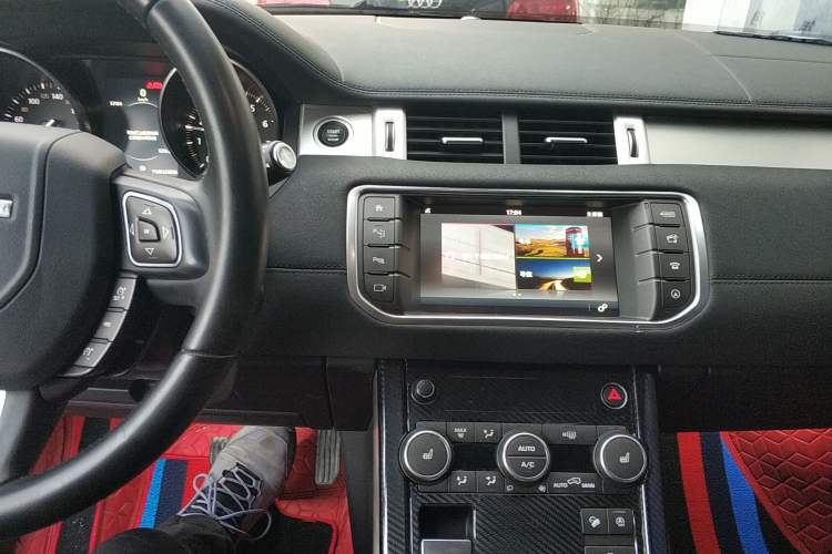 Used Land Rover Range Evoque 2018 240PS PURE Style Edition Audio And AC Panel