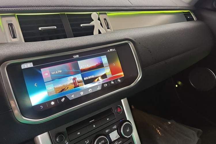 Used Land Rover Range Evoque 2018 240 PS SE Smart Brilliance Edition Audio And AC Panel