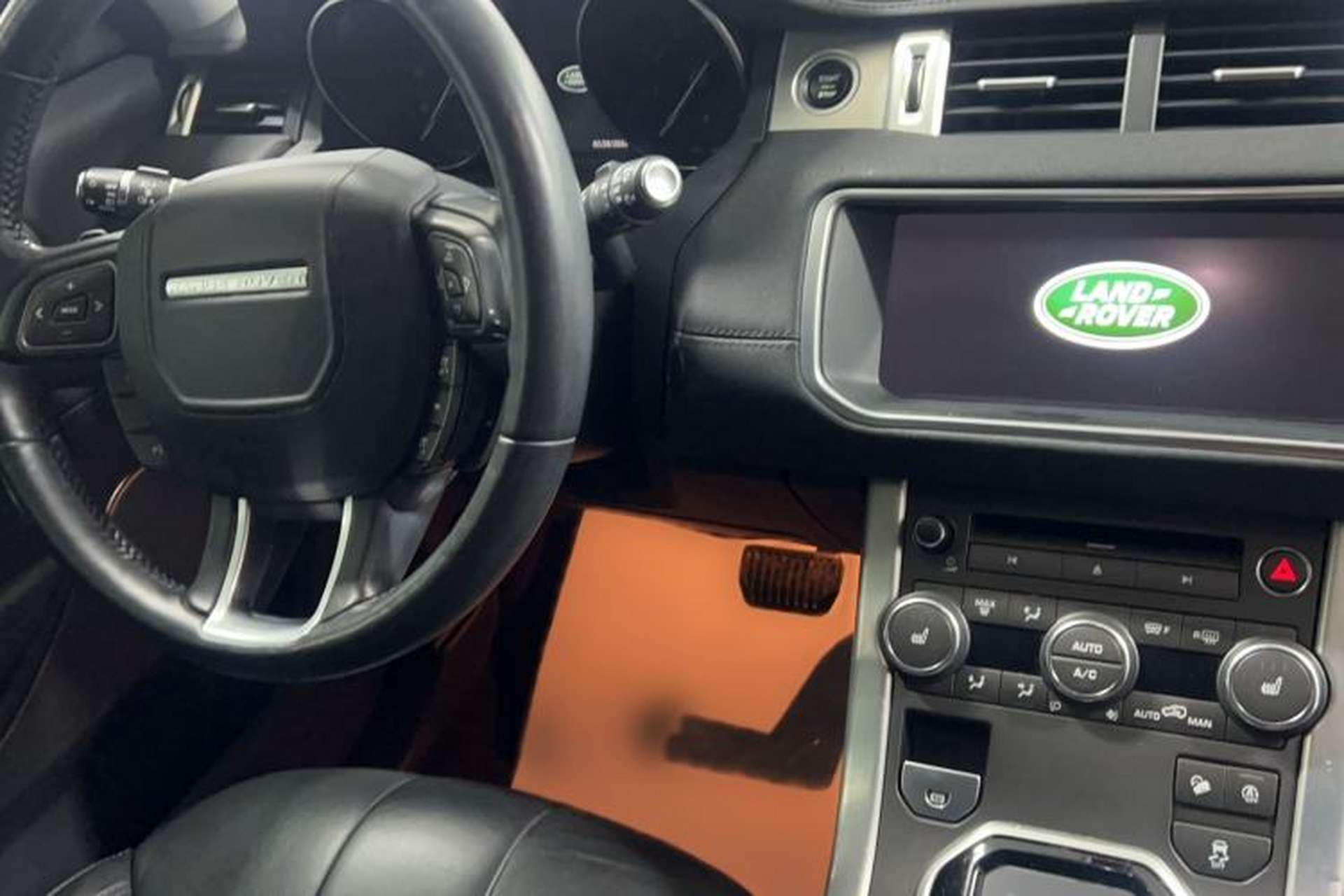 Used Land Rover Range Evoque 2018 240 PS SE Smart Brilliance Edition Audio And AC Panel