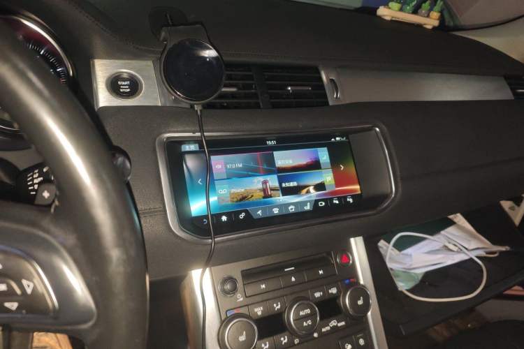 Used Land Rover Range Evoque 2018 240 PS SE Smart Brilliance Edition Audio And AC Panel