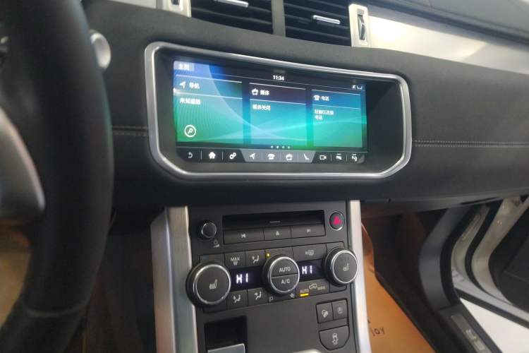 Used Land Rover Range Evoque 2018 240 PS SE DYNAMIC Smart Edition Audio And AC Panel
