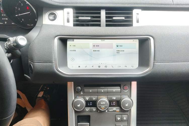 Used Land Rover Range Evoque 2018 240 PS SE DYNAMIC Smart Edition Audio And AC Panel