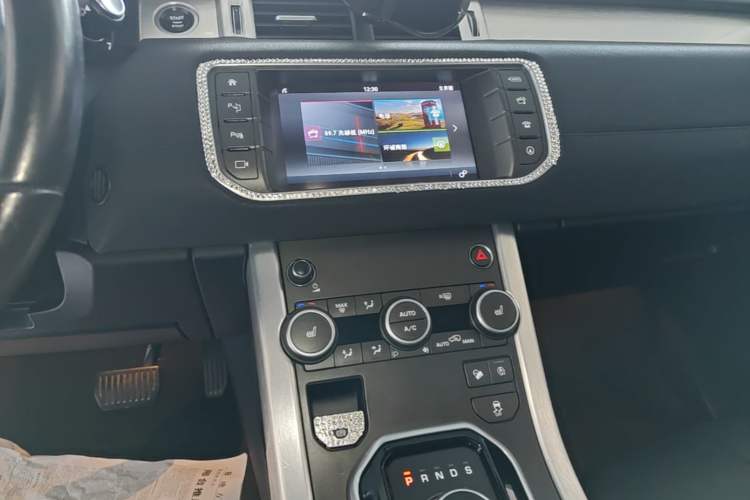 Used Land Rover Range Evoque 2018 240PS PURE Style Edition Audio And AC Panel