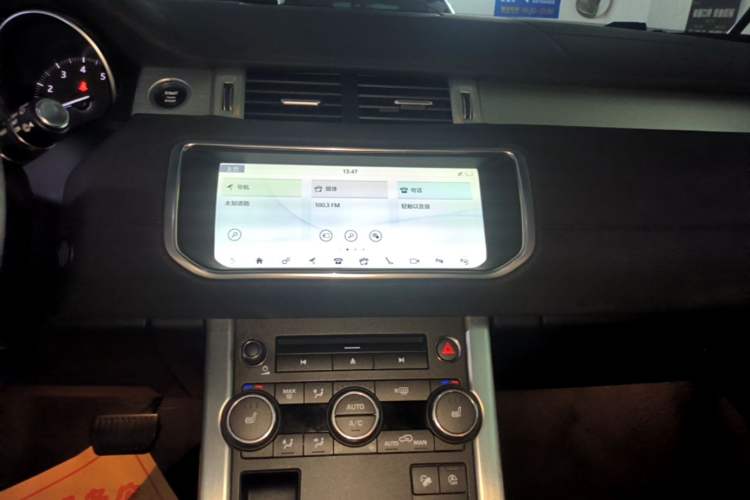 Used Land Rover Range Evoque 2018 240 PS SE Smart Brilliance Edition Audio And AC Panel