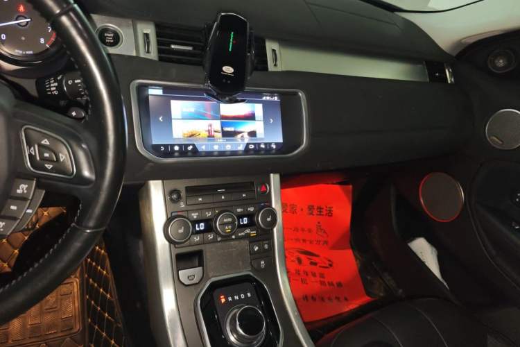 Used Land Rover Range Evoque 2018 240 PS SE Smart Brilliance Edition Audio And AC Panel