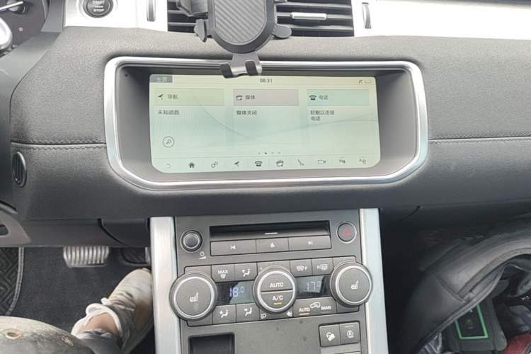 Used Land Rover Range Evoque 2018 240 PS SE Smart Brilliance Edition Audio And AC Panel