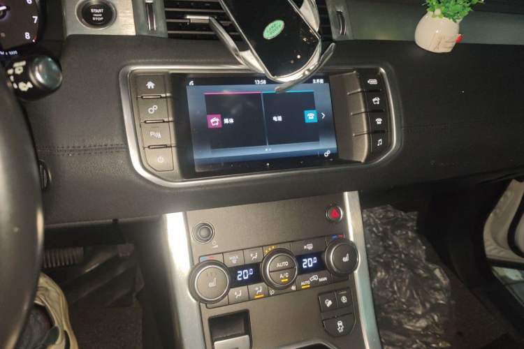 Used Land Rover Range Evoque 2018 200PS PURE New Fashion Edition Audio And AC Panel