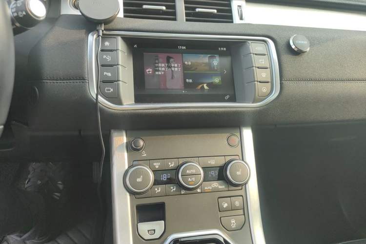 Used Land Rover Range Evoque 2018 240PS PURE Style Edition Audio And AC Panel
