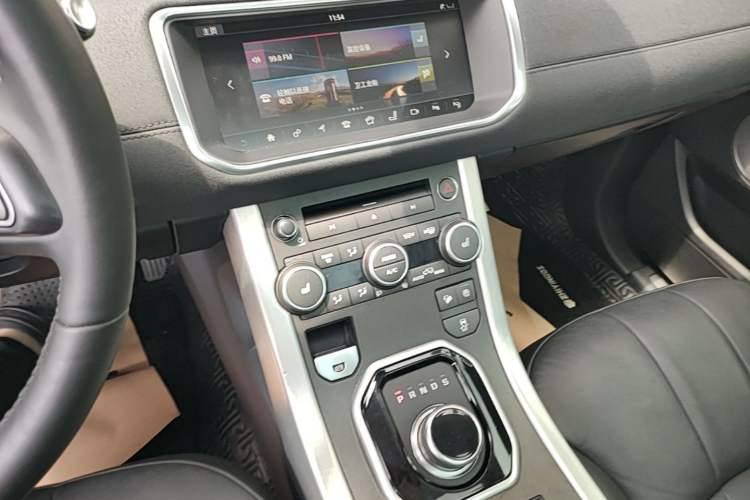 Used Land Rover Range Evoque 2018 240 PS SE Smart Brilliance Edition Audio And AC Panel