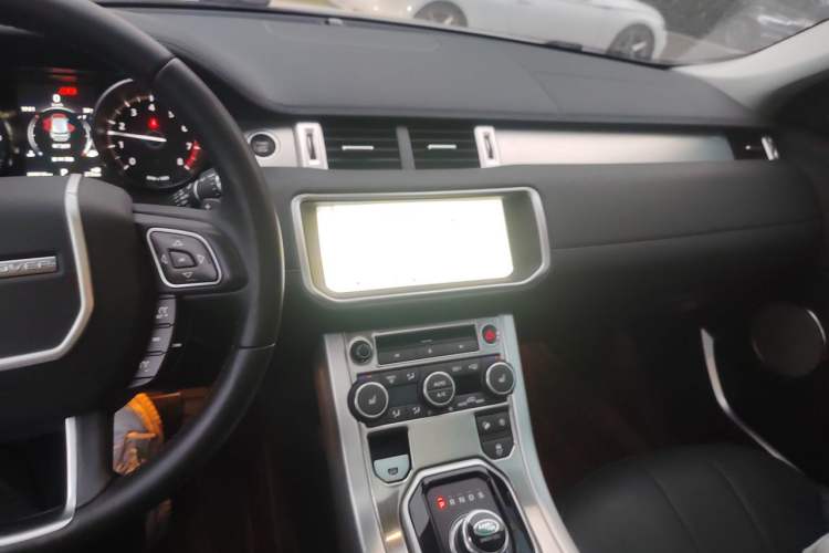Used Land Rover Range Evoque 2018 240 PS SE Smart Brilliance Edition Audio And AC Panel