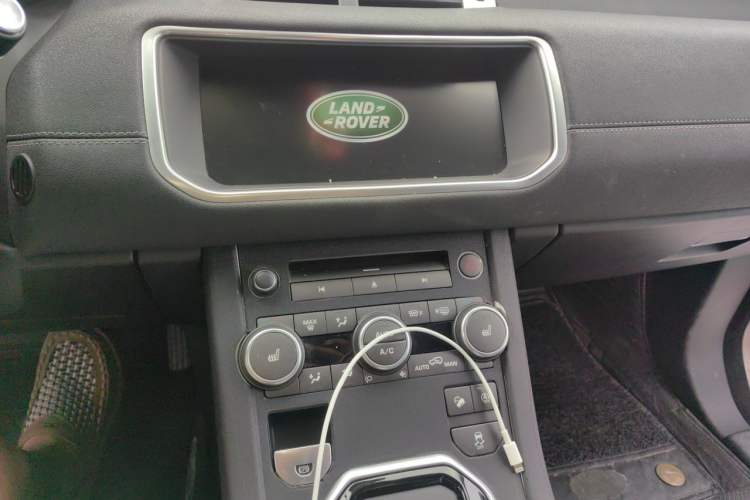 Used Land Rover Range Evoque 2018 240 PS SE DYNAMIC Smart Edition Audio And AC Panel