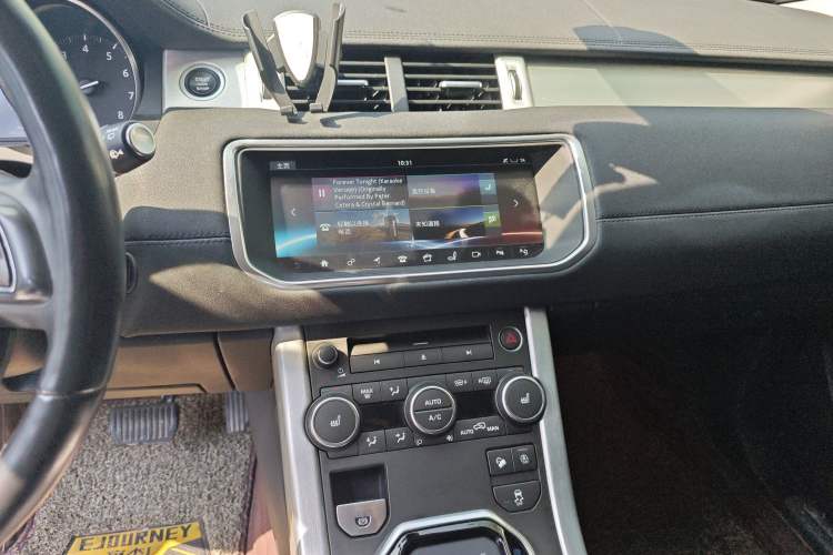 Used Land Rover Range Evoque 2018 240 PS SE Smart Brilliance Edition Audio And AC Panel