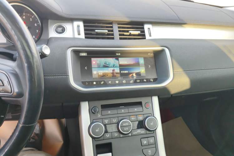 Used Land Rover Range Evoque 2018 240 PS SE DYNAMIC Smart Edition Audio And AC Panel