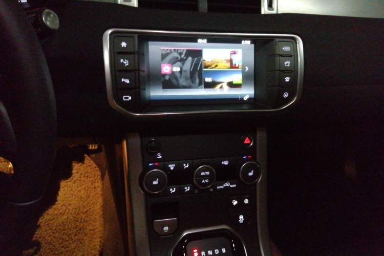Used Land Rover Range Evoque 2018 240PS PURE Style Edition Audio And AC Panel