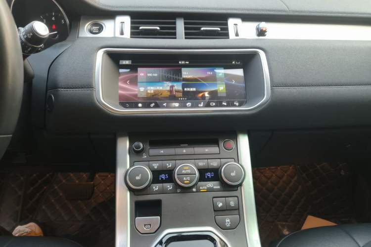 Used Land Rover Range Evoque 2018 240 PS SE Smart Brilliance Edition Audio And AC Panel