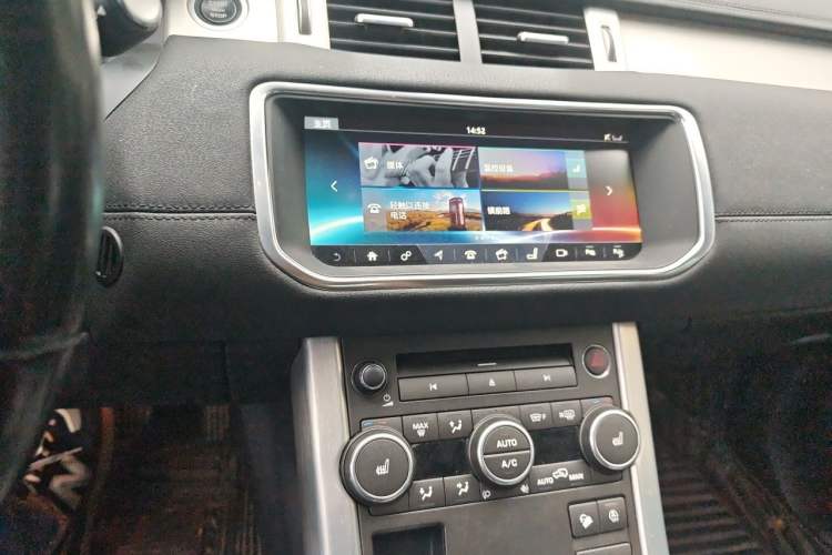 Used Land Rover Range Evoque 2018 240 PS SE Smart Brilliance Edition Audio And AC Panel