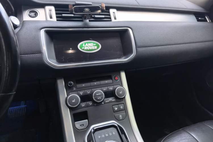 Used Land Rover Range Evoque 2018 240 PS SE Smart Brilliance Edition Audio And AC Panel