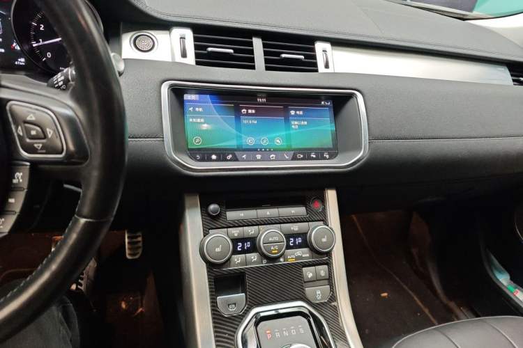 Used Land Rover Range Evoque 2018 240 PS SE Smart Brilliance Edition Audio And AC Panel