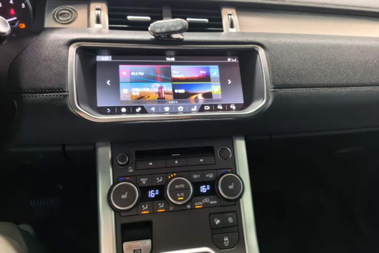 Used Land Rover Range Evoque 2018 240 PS SE Smart Brilliance Edition Audio And AC Panel