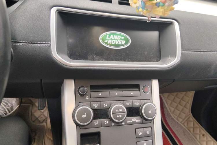 Used Land Rover Range Evoque 2018 240 PS SE DYNAMIC Smart Edition Audio And AC Panel