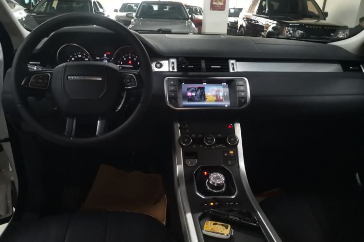 Used Land Rover Range Evoque 2018 240PS PURE Style Edition Center Console