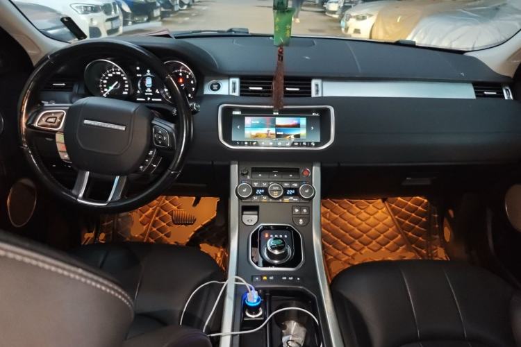 Used Land Rover Range Evoque 2018 240 PS SE Smart Brilliance Edition Center Console