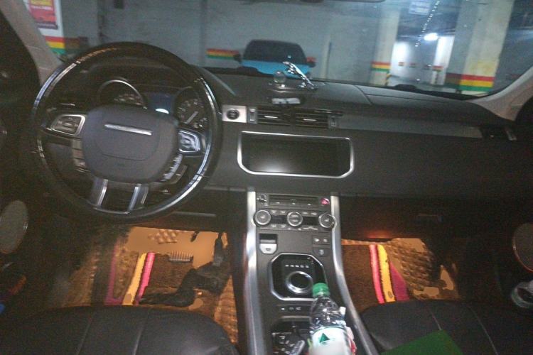 Used Land Rover Range Evoque 2018 240 PS SE Smart Brilliance Edition Center Console