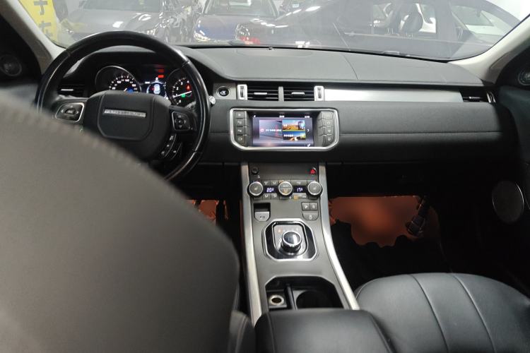 Used Land Rover Range Evoque 2018 240PS PURE Style Edition Center Console