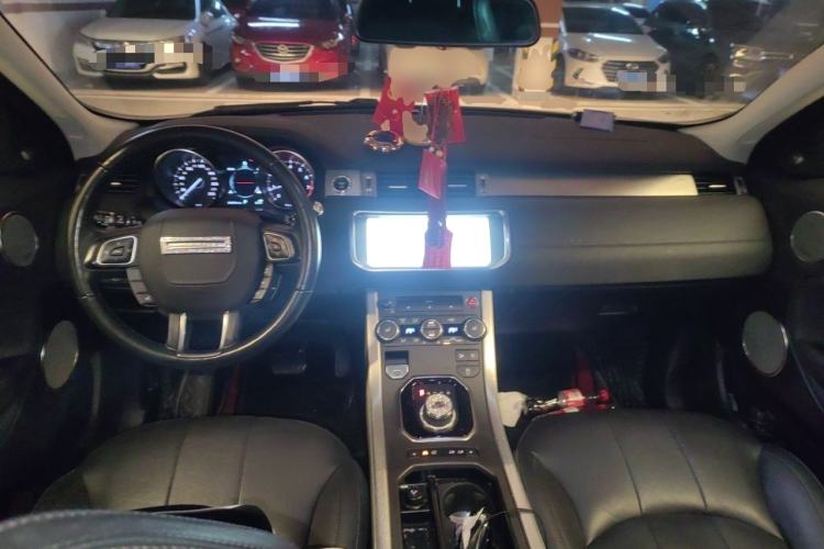 Used Land Rover Range Evoque 2018 240 PS SE Smart Brilliance Edition Center Console