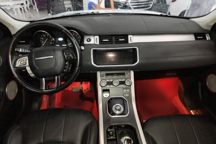 Used Land Rover Range Evoque 2018 240 PS SE Smart Brilliance Edition Center Console