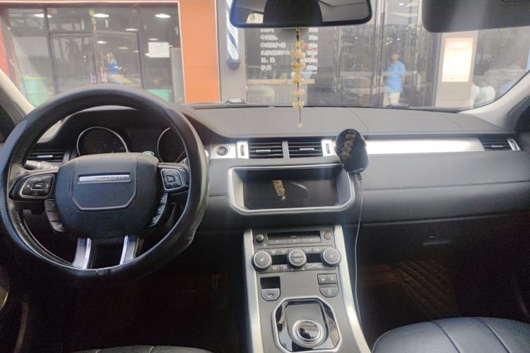 Used Land Rover Range Evoque 2018 240 PS SE Smart Brilliance Edition Center Console