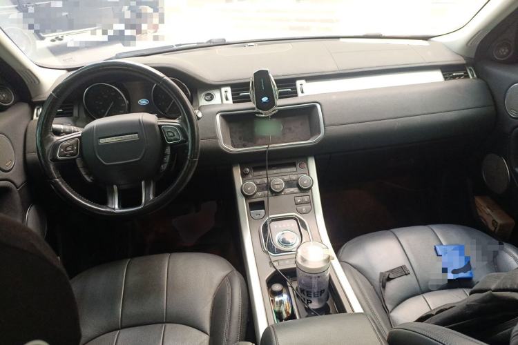 Used Land Rover Range Evoque 2018 240 PS SE Smart Brilliance Edition Center Console