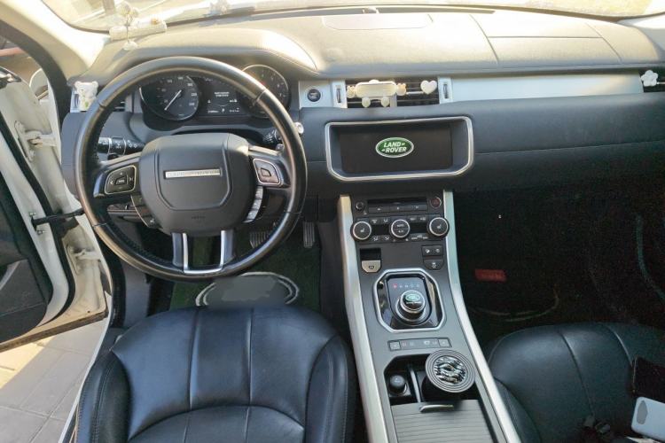 Used Land Rover Range Evoque 2018 240 PS SE Smart Brilliance Edition Center Console