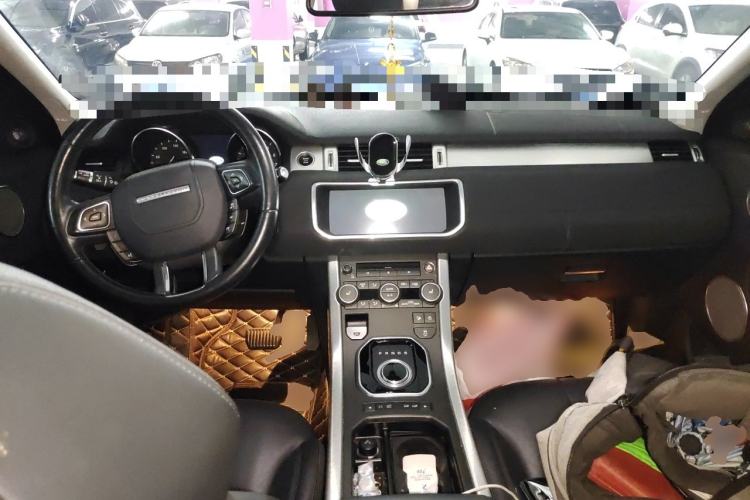 Used Land Rover Range Evoque 2018 240 PS SE Smart Brilliance Edition Center Console